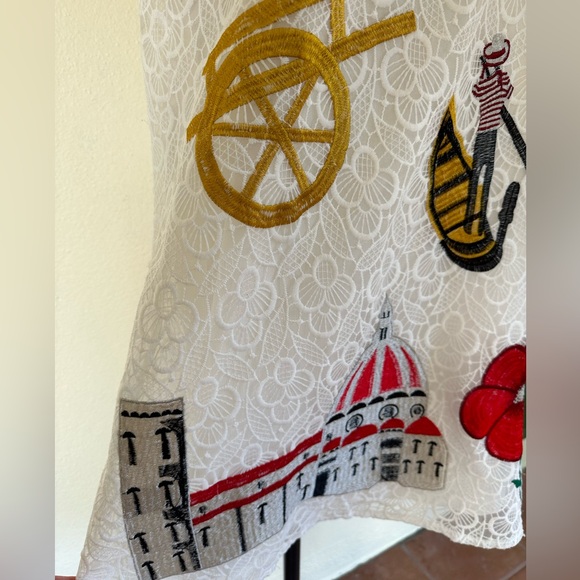 White Embroidered dress with ITALIA IS LOVE design featuring highlights of Italy - Picture 4 of 9